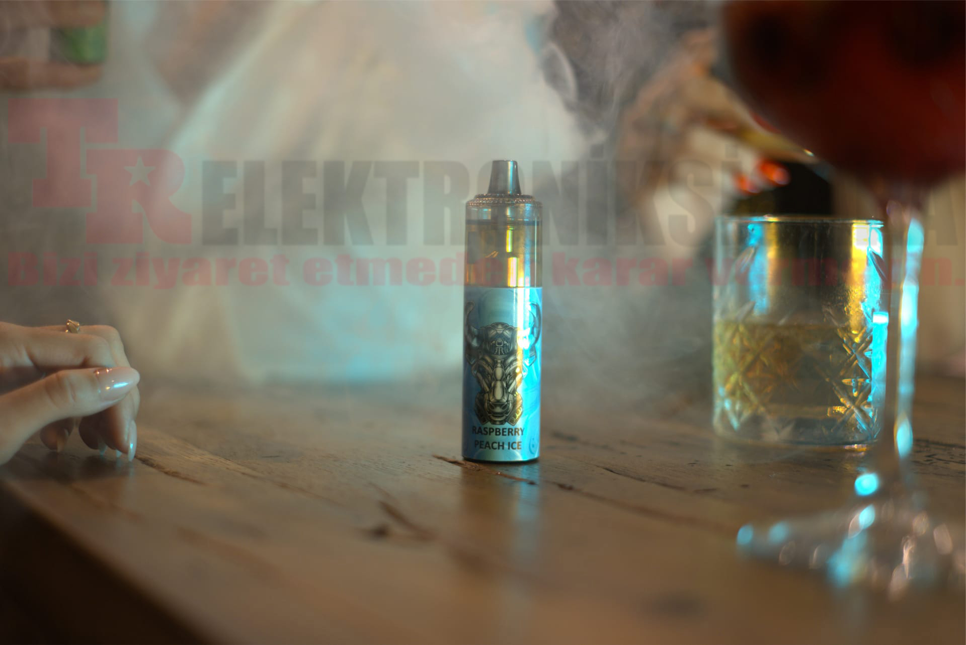 Saltica Cyberpunk 12000 Puff Bar 50mg Nikotin Strawberry Kiwi